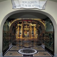 Tomb Of Peter: Rapport Between Altar And Basilica - Vatican City